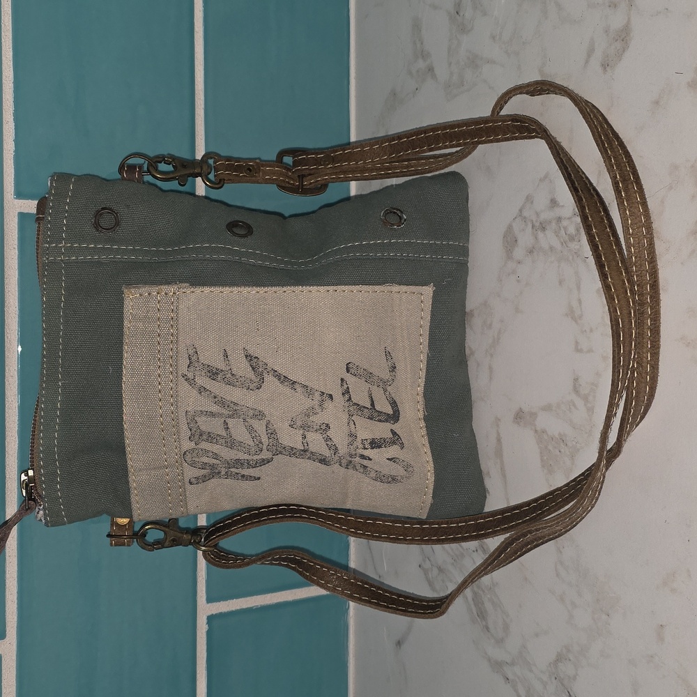 Chloe & Lex  Crossbody Bag